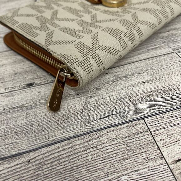 Michael Kors Zip Around Wallet - Picture 3 of 13